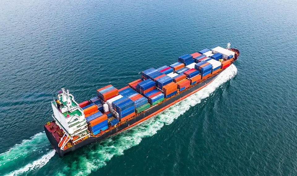 Leveraging alternative fuel shipping services for maritime transport