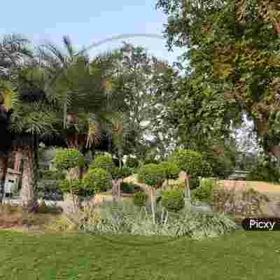 https://cdn-eu.aglty.io/sunstoneuniversity/Attachments/NewItems/dravyavati-botanical-park9km-1-compressed_20230220134829_0.jpg